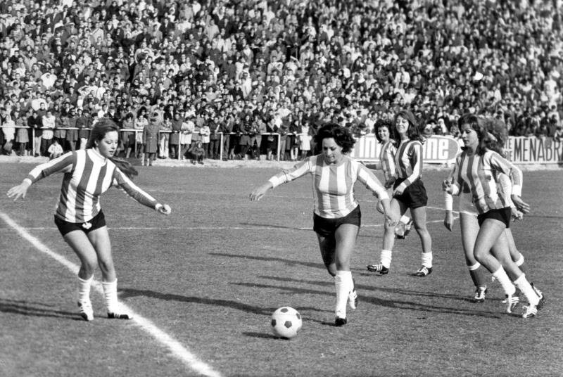 'Folclóricas' vs 'finolis'. EFE