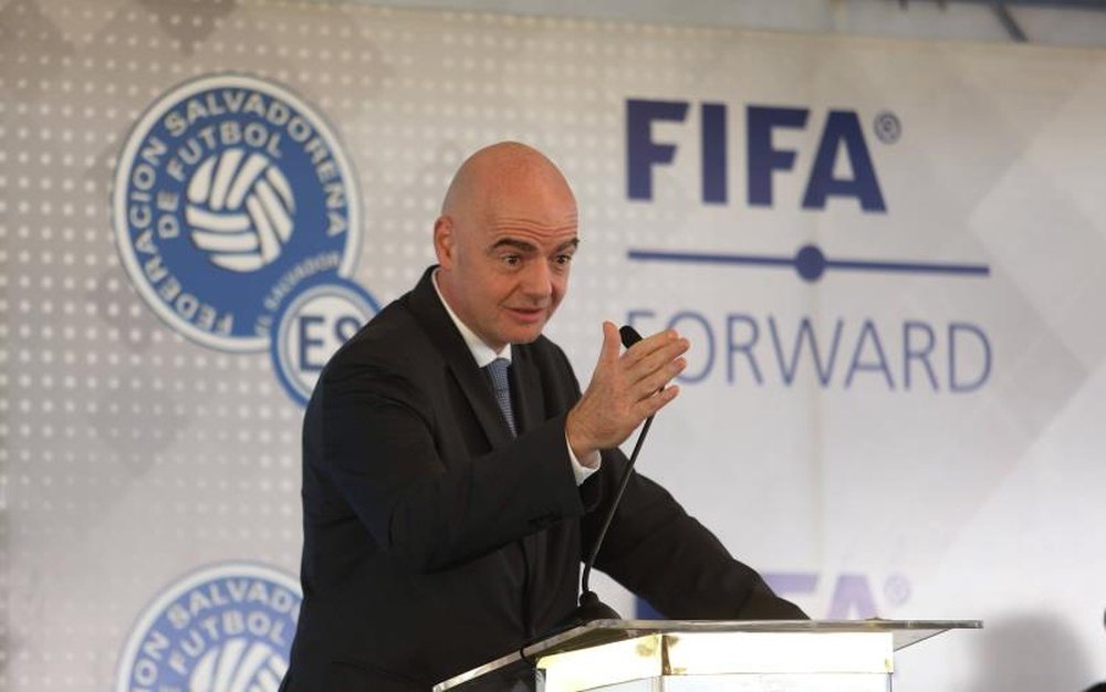 Infantino anunció la nueva iniciativa para salvaguardar la integridad del fútbol. EFE