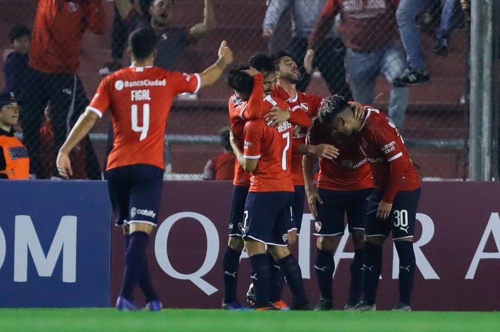 Independiente llega tras perder el derbi de Avellaneda. EFE