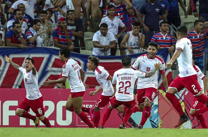 Un gol en propia puerta en el añadido salva a Independiente