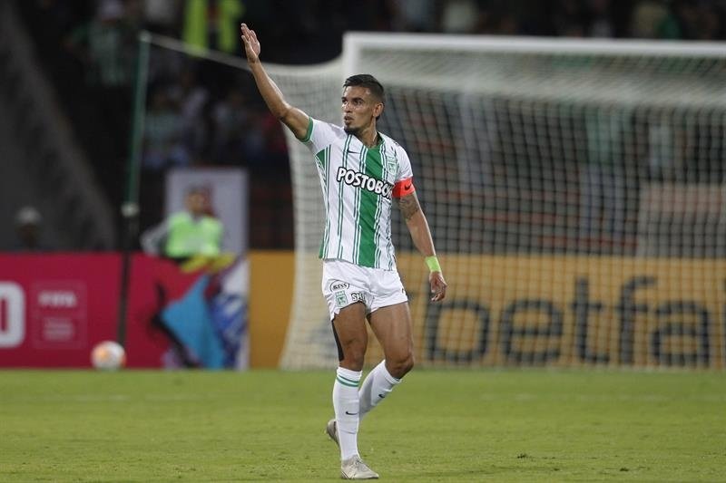 El 'Chicho' dice que Daniel Muñoz es el mejor y anima a Boca a ficharlo