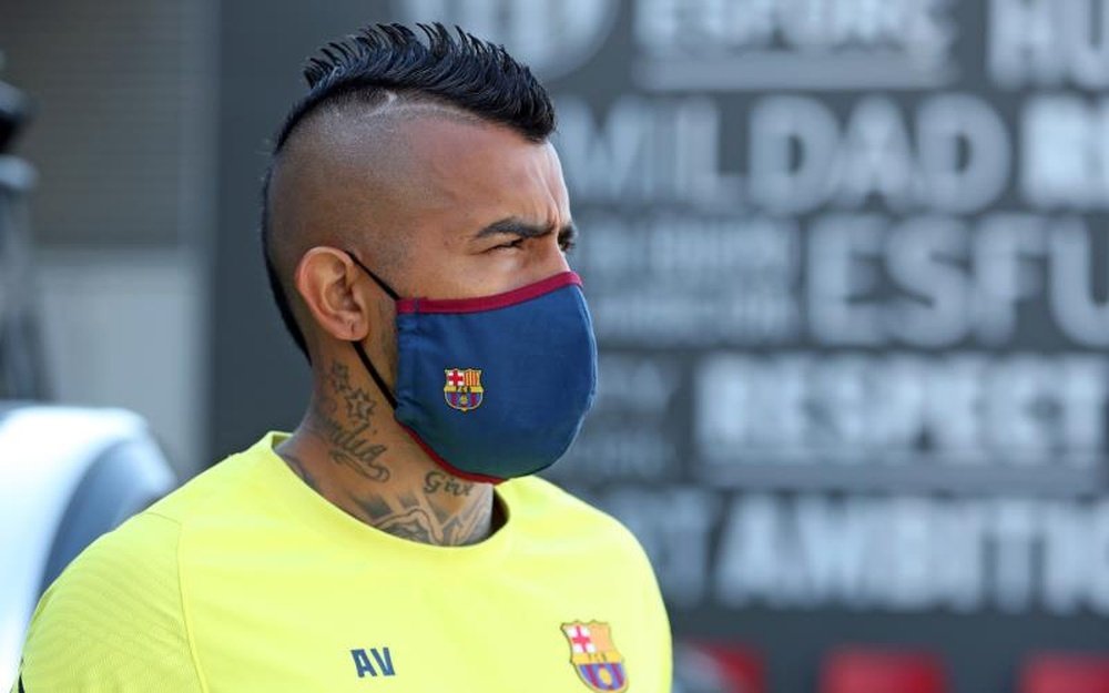 Los jugadores del Barça ya tienen mascarillas azulgranas. EFE