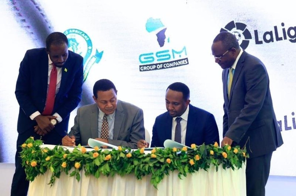 El Sevilla y LaLiga han firmado un acuerdo con el Young Africans. EFE