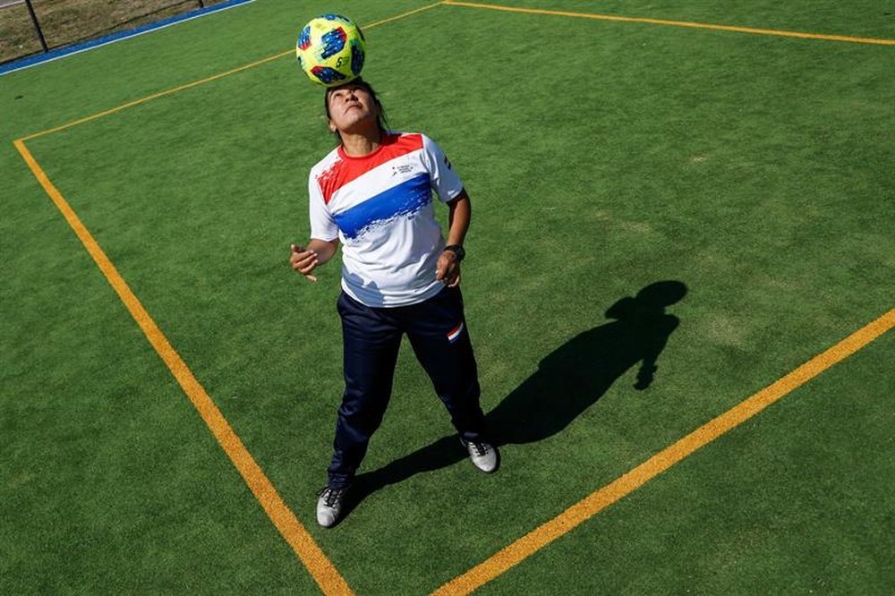 Irma Cuevas no quiere dejar el fútbol. EFE