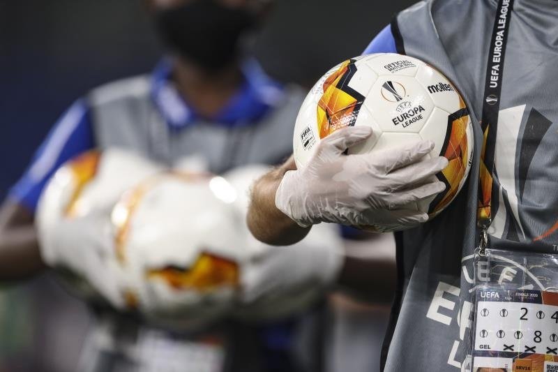 La UEFA tendrá que decidir qué hacer con la eliminatoria previa de Europa League. EFE/EPA/Lars Baron