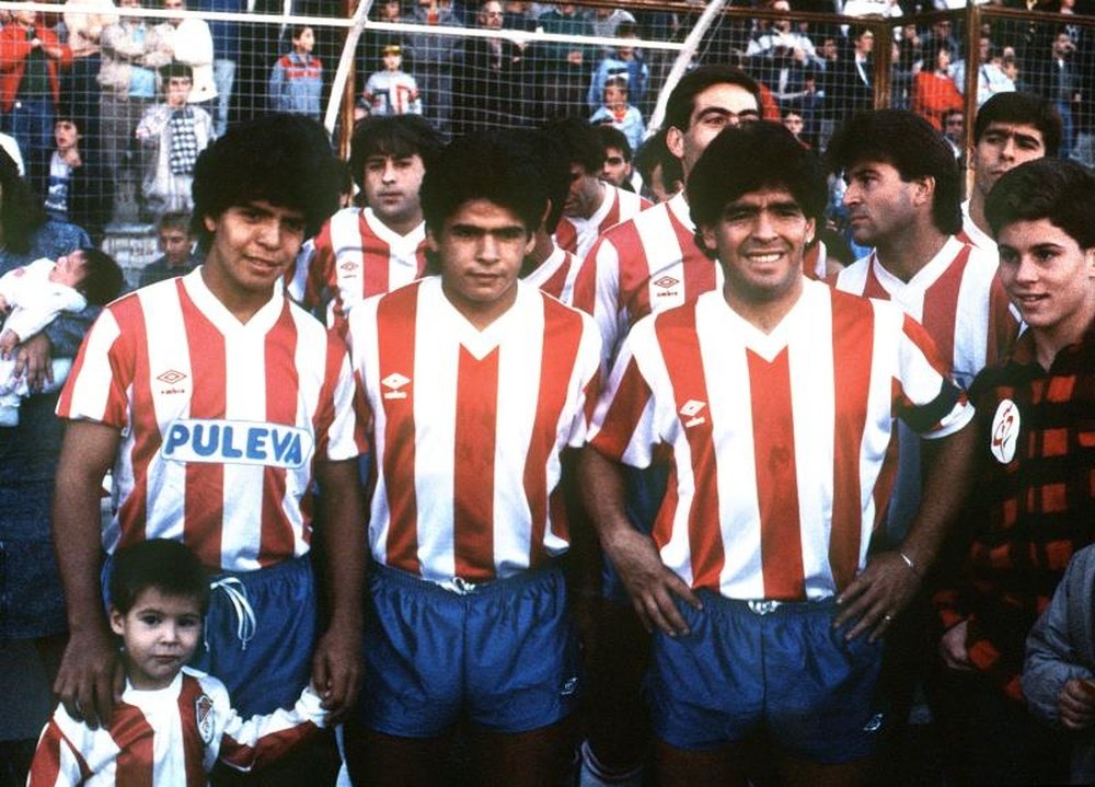 Los Maradona vistieron un día la camiseta del Granada. EFE