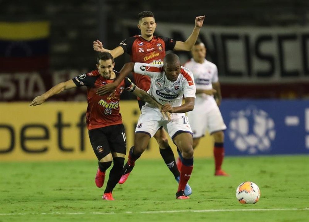 Independiente Medellín frena a un Caracas que terminó con ocho. EFE