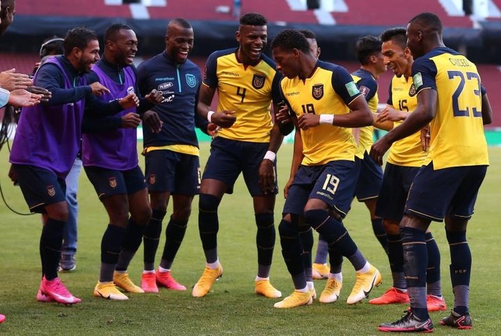 Ecuador ruboriza a una Uruguay irreconocible