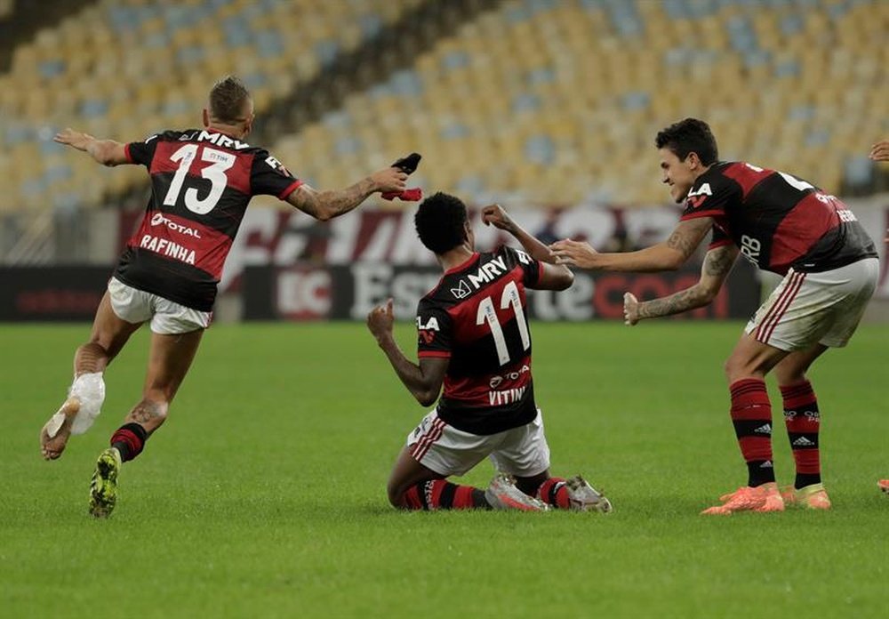 Flamengo remonta e iguala a Atlético Mineiro en la cima. EFE