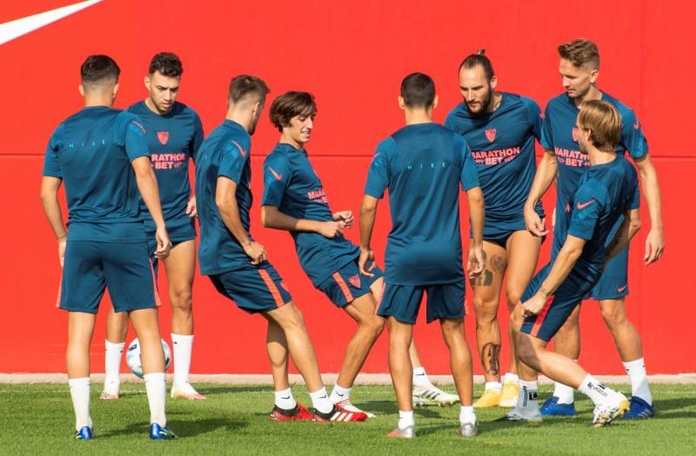 El Sevilla quiere la seguridad del primer equipo. EFE