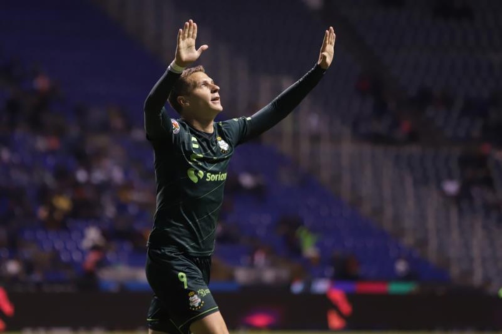 Furch ejecuta a San Luis desde el punto fatídico. EFE