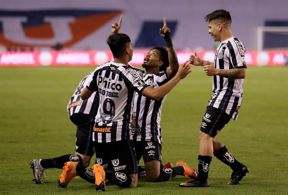 Santos aprovecha la fragilidad de Liga de Quito. EFE