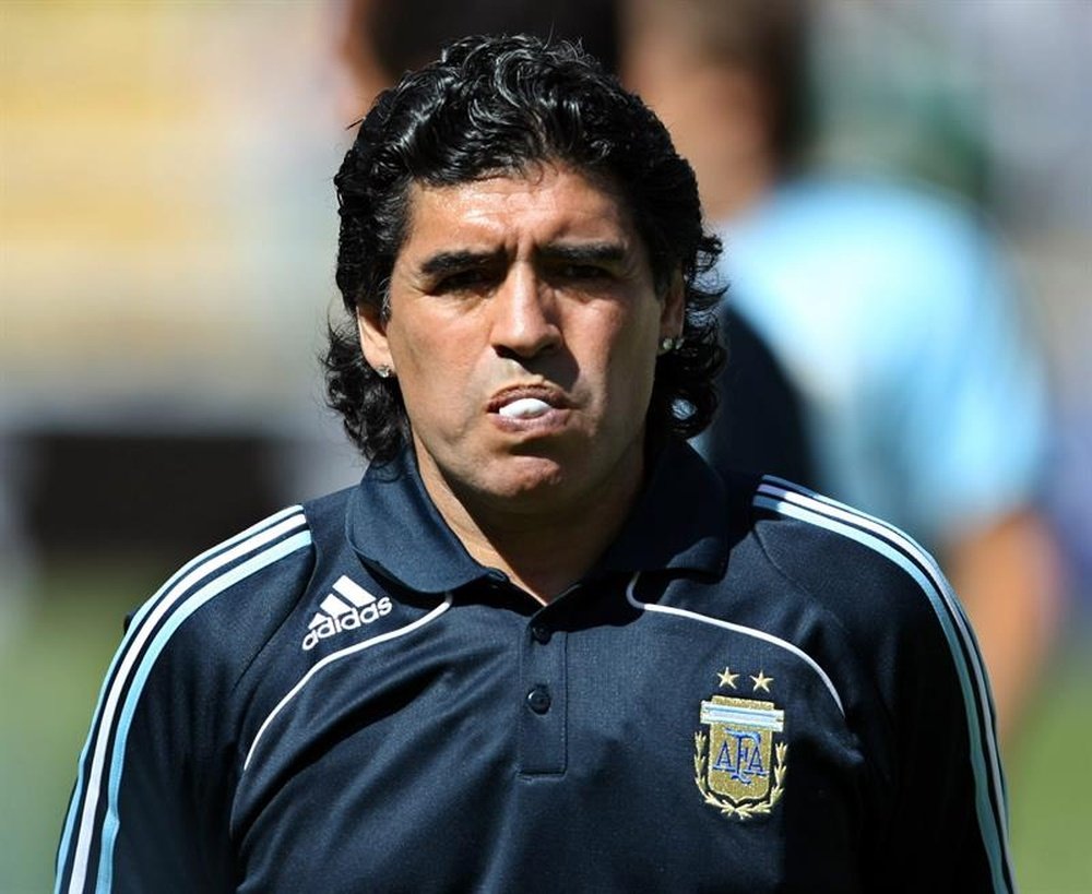 El día que Maradona ayudó a Bolivia para jugar en altura. EFE/Archivo