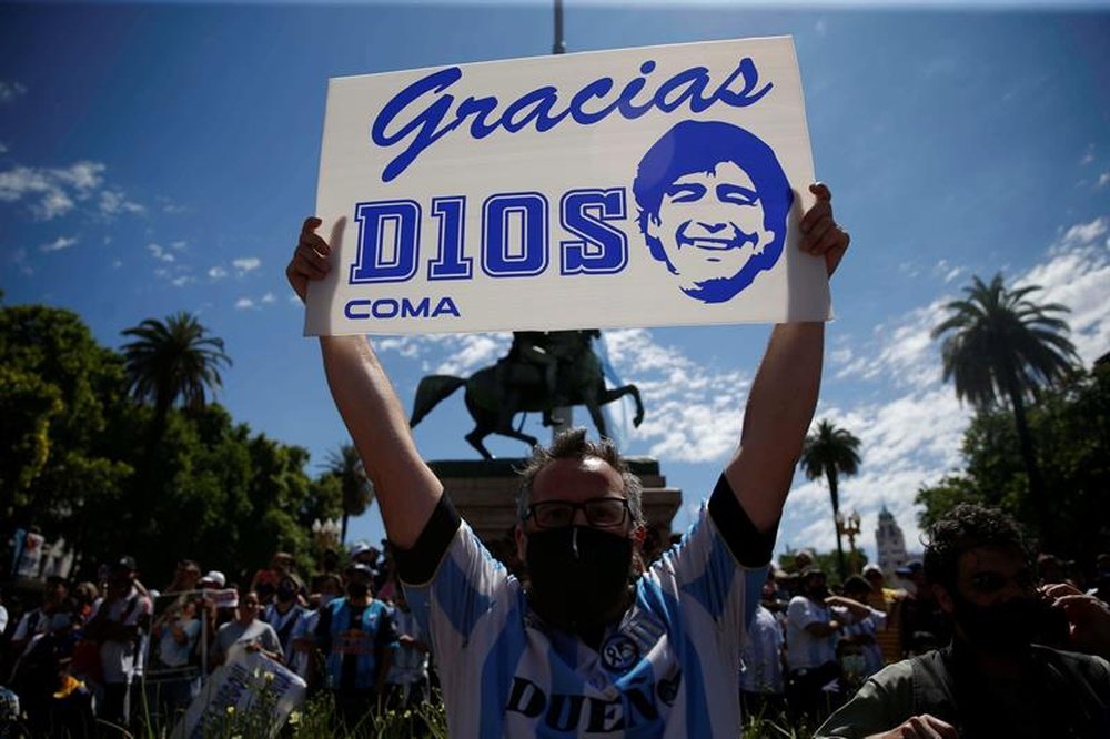 Habrá un minuto de silencio por Maradona en Ecuador. EFE