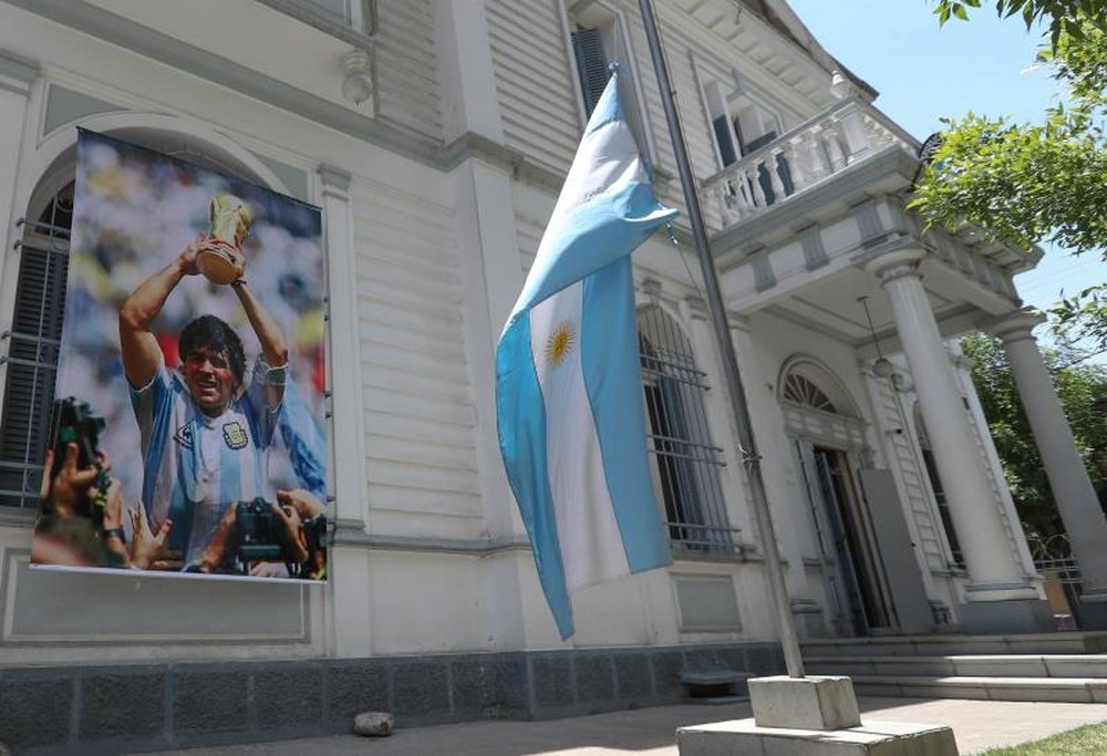 La FIFA pide a todas sus federaciones un minuto de silencio por Maradona. EFE