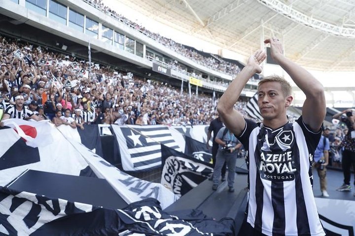 Honda deja Botafogo para volver a Europa y pide perdón