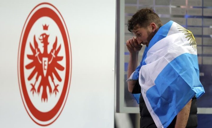 David Abraham dijo adiós entre lágrimas al Eintracht de Frankfurt