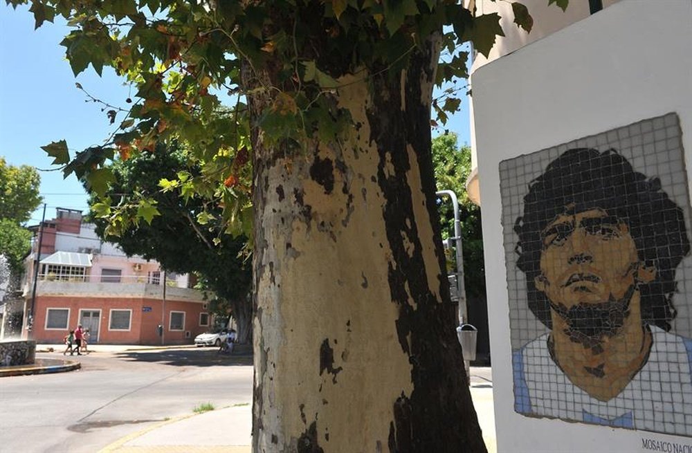 Argentina se llena de murales de Maradona: el primero, cerca de la Bombonera. EFE