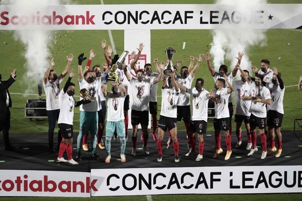 Alajuelense conquista la Liga CONCACAF ante Saprissa. EFE
