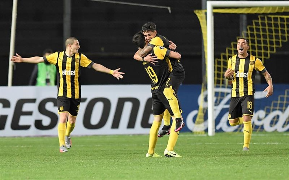 El 'baby' Peñarol hace llorar a Cerro Largo y sella el pase a la fase de grupos. EFE