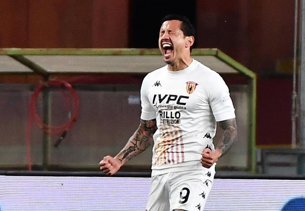Con Lapadula no es suficiente. EFE