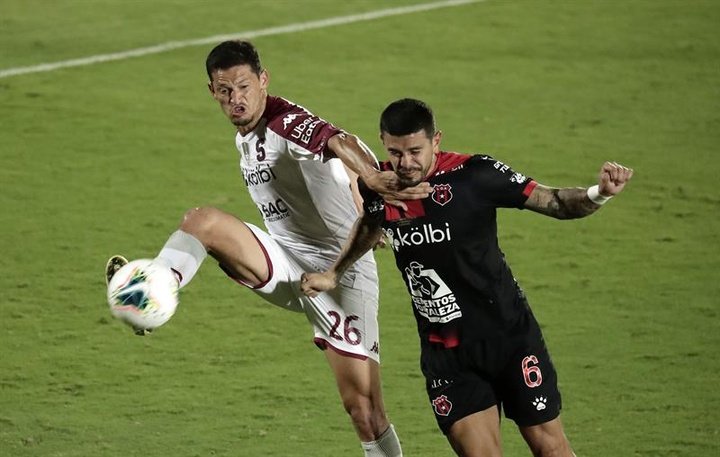 Alajuelense-Saprissa y Santos-Herediano, las 'semis' del fútbol en Costa Rica