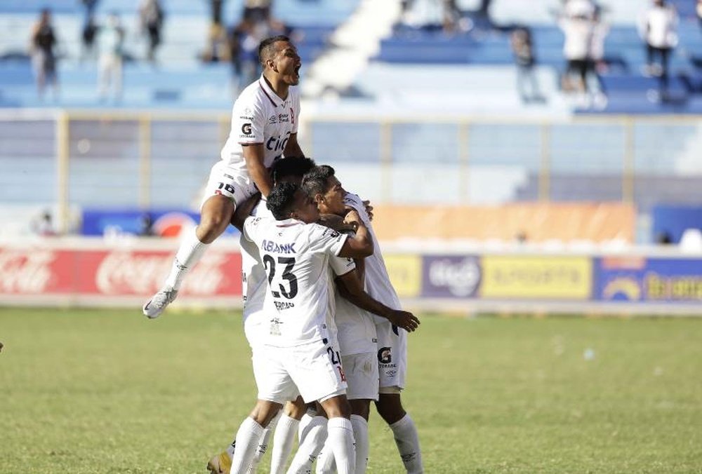 Alianza y FAS buscan sellar su pase a la final. EFE/Archivo