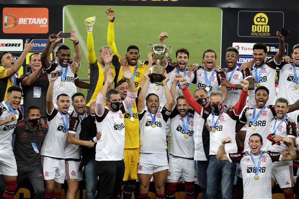 Flamengo ganó con claridad a Fluminense. EFE
