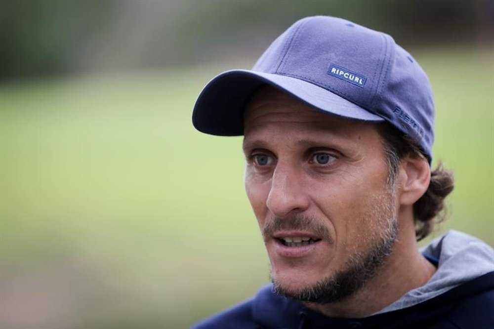 Forlán acapara los focos en el estreno de la Segunda División de Uruguay. EFE