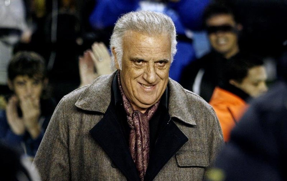 El ex entrenador argentino Alfio Basile, ingresado por neumonía. EFE/Leo La Valle/Archivo