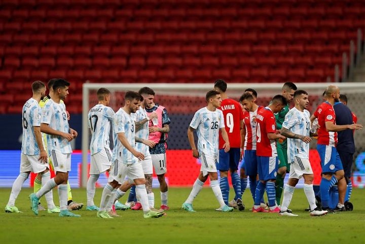 Argentina y Chile, de la mano a cuartos; Paraguay y Uruguay, a la espera