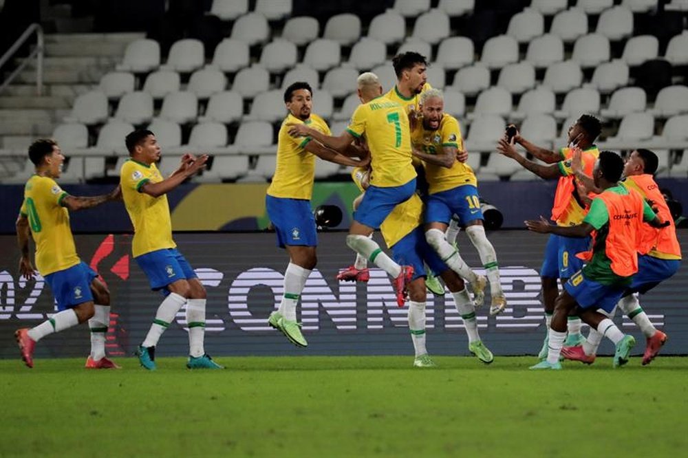 Brasil volvió a Rio de Janeiro ante de los cuartos. EFE