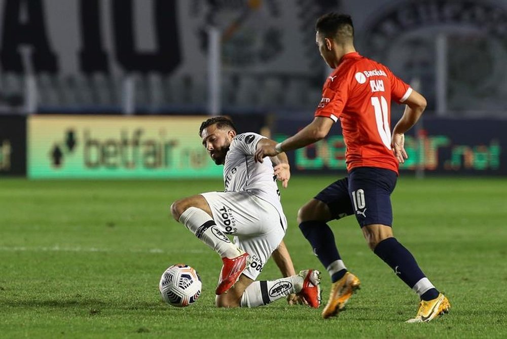 Santos ganó por 1-0 a Independiente en el encuentro de ida. EFE