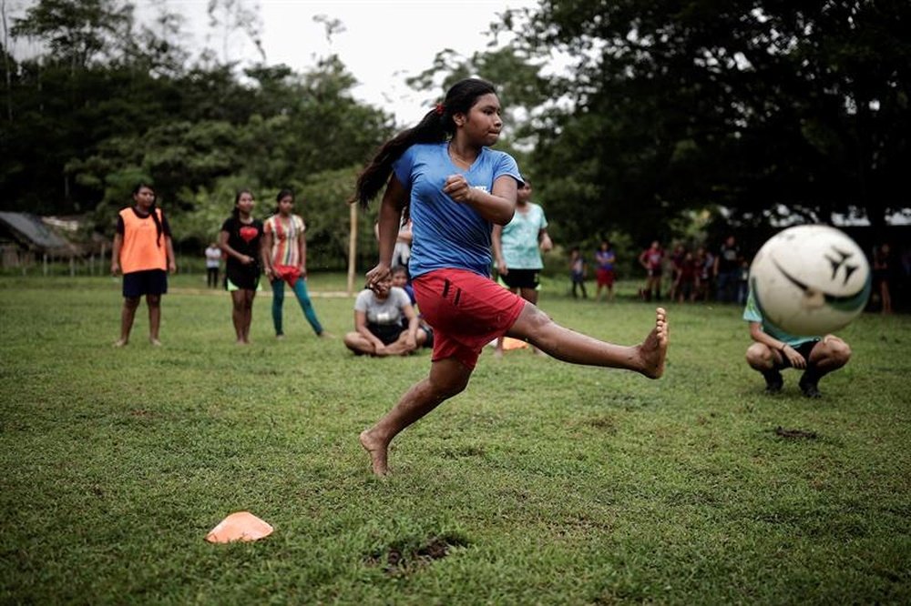 El fútbol, como arma contra la violencia de género en Costa Rica. EFE