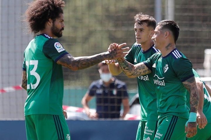 Triple celebración en Osasuna: Aridane, Cote y Manu Sánchez, con el equipo