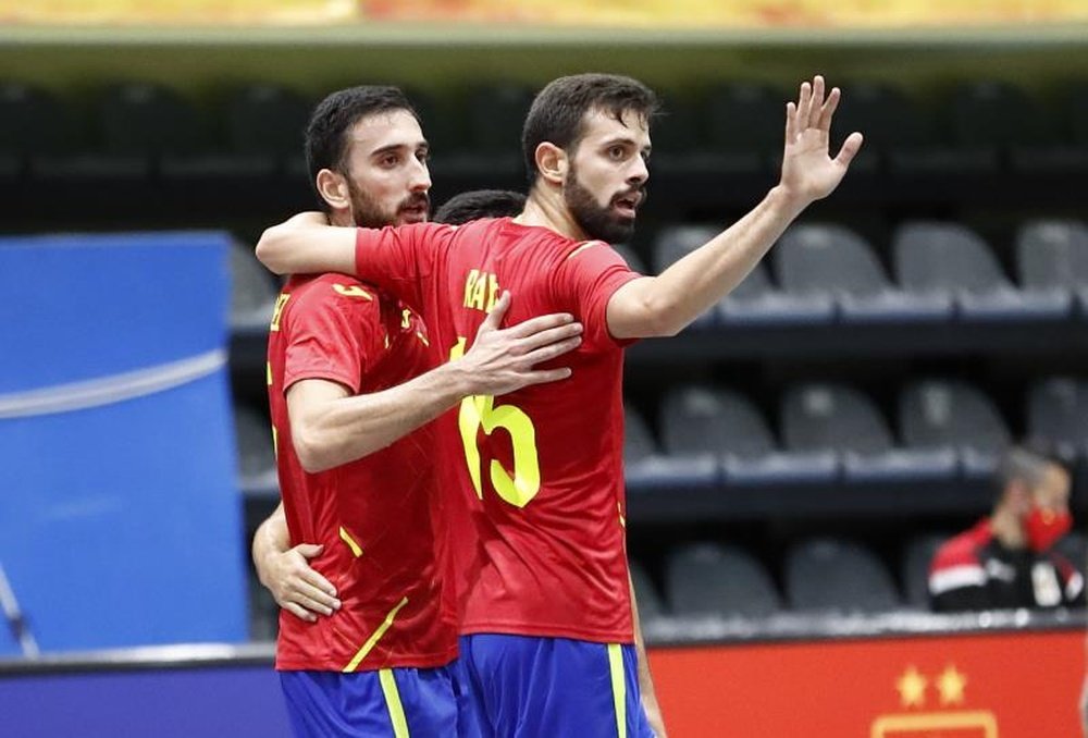España logró una segunda victoria contra Uzbekistán. EFE
