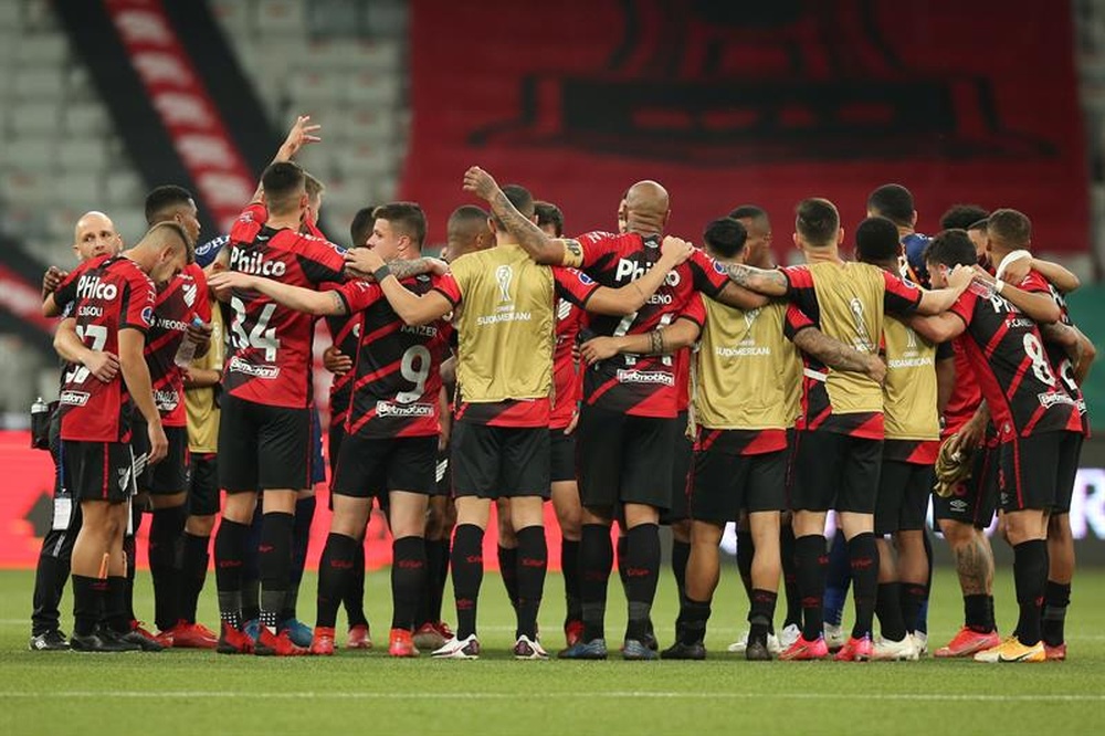 Athletico Paranaense remonta, golea y elimina a Liga de Quito. EFE