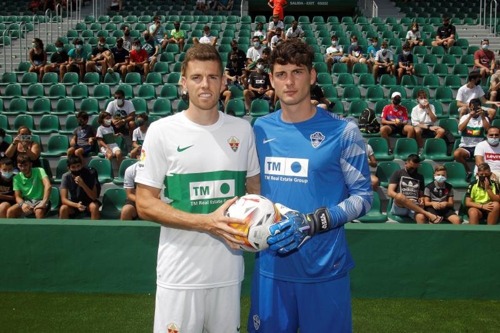 Los últimos en llegar al Elche fueron presentados. EFE