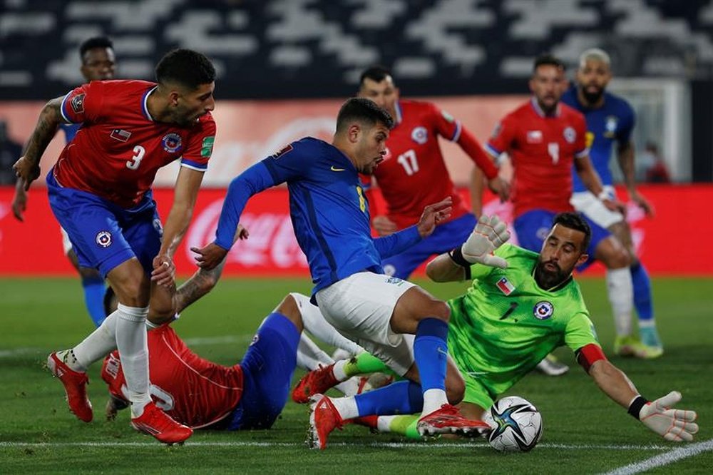 Chile prepara el duelo contra Ecuador sin Pulgar y Maripán. EFE
