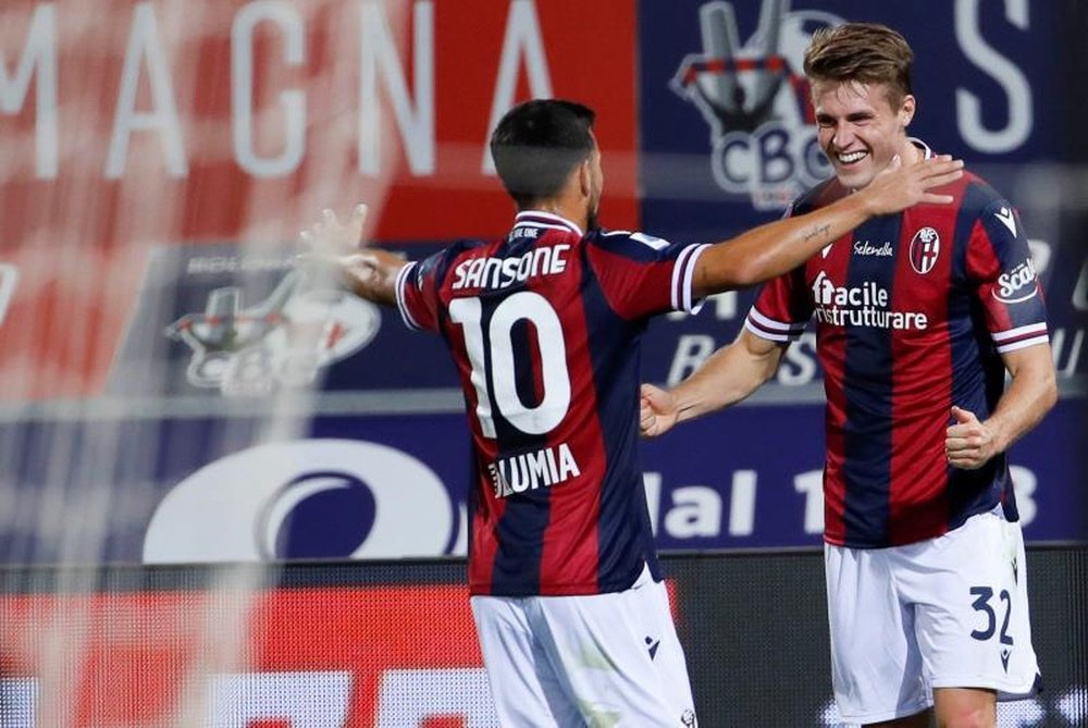 Svanberg agranda la sonrisa del Bologna y el lamento del Hellas Verona. EFE