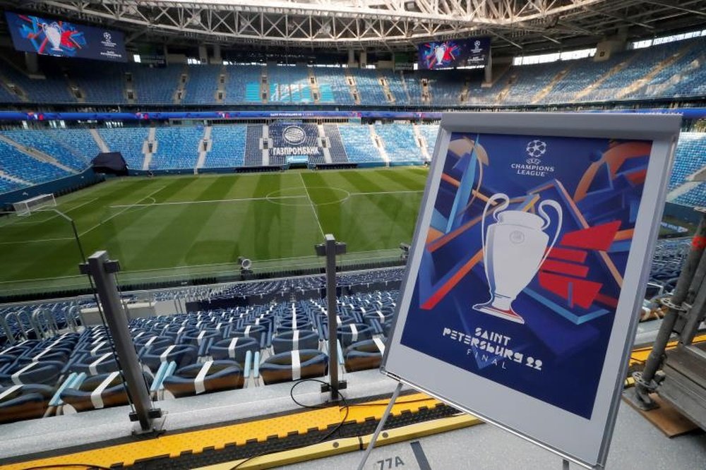 La UEFA presentó el logo de la final de la Champions de San Petersburgo. EFE