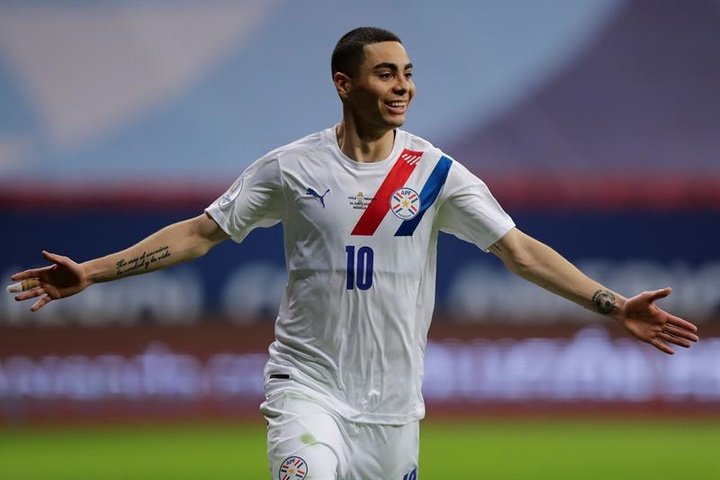 Miguel Almirón vuelve a la lista de Paraguay