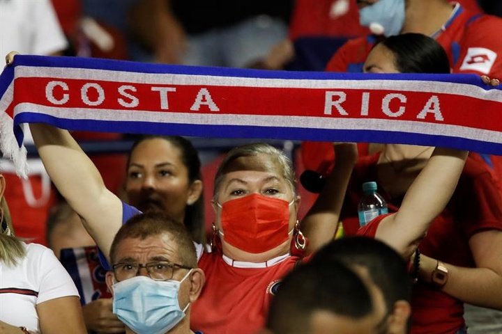 Costa Rica permitirá 5.000 aficionados ante El Salvador y les exigirá vacuna