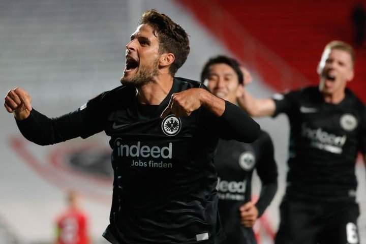 El Eintracht estrena el casillero de victorias en Europa sobre la bocina