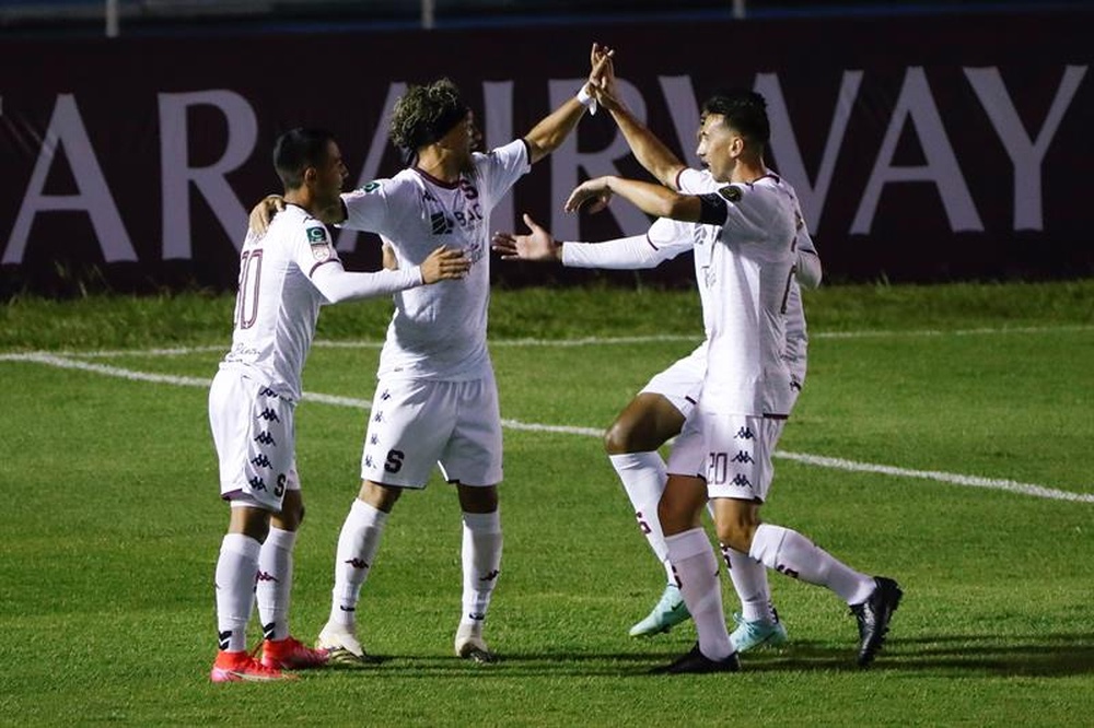Saprissa venció 4-2 a Santa Lucía y avanzó a los cuartos de la Liga CONCACAF. EFE