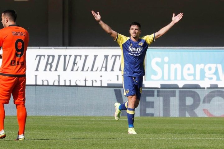 Gio Simeone, protagonista de la goleada del Hellas Verona