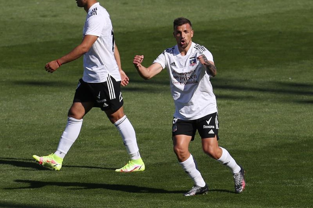 Colo-Colo vence a Palestino y sigue firme en el liderato. EFE