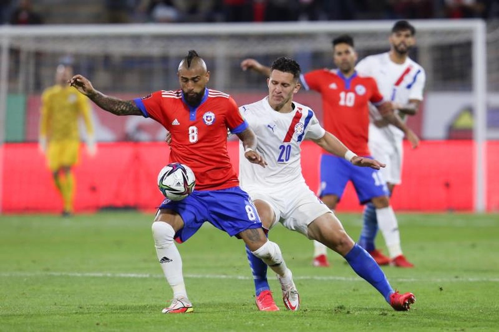 Vidal admitió que se juegan la vida ante Venezuela. EFE