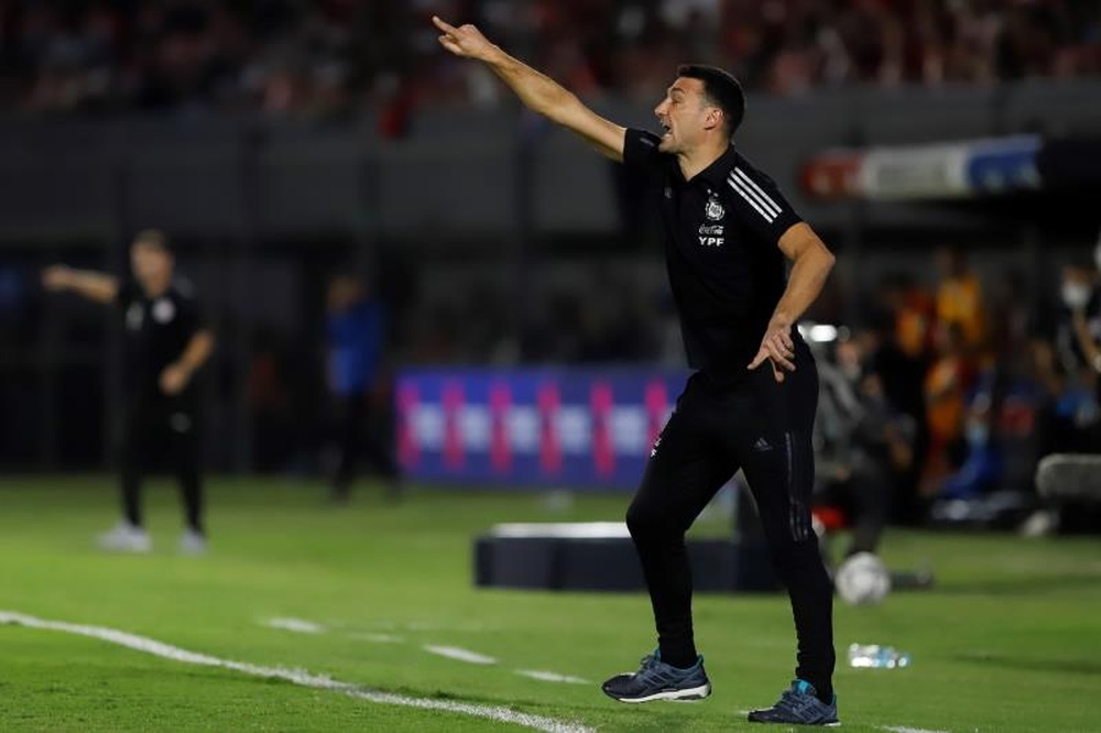 Las dudas de Scaloni para recibir a Perú. EFE