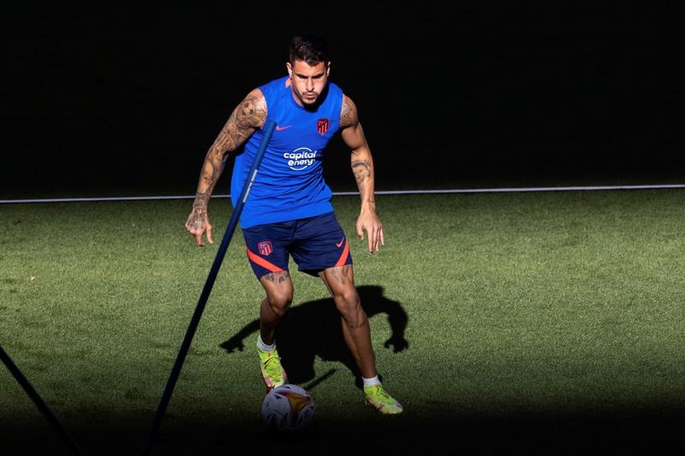 Giménez volvió a tocar balón. EFE